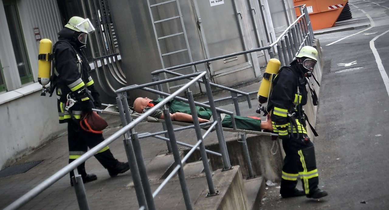 Übungspuppe auf Trage Übungspuppe auf Trage