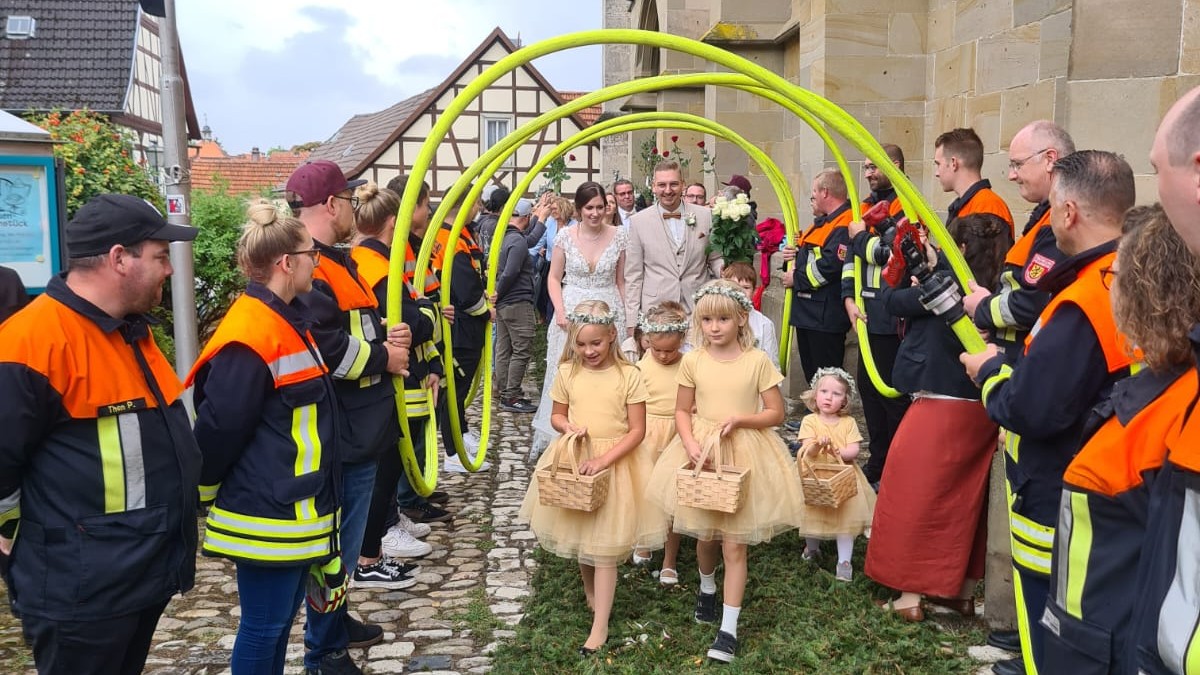 Feuerwehr steht Spalier Feuerwehr steht Spalier