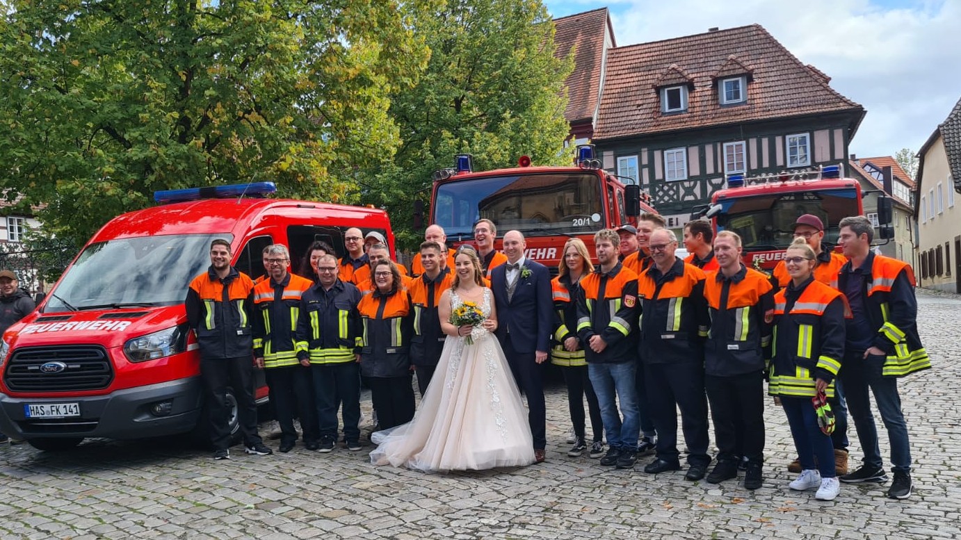 Gruppenfoto mit den den Feuerwehrkameraden Gruppenfoto mit den den Feuerwehrkameraden