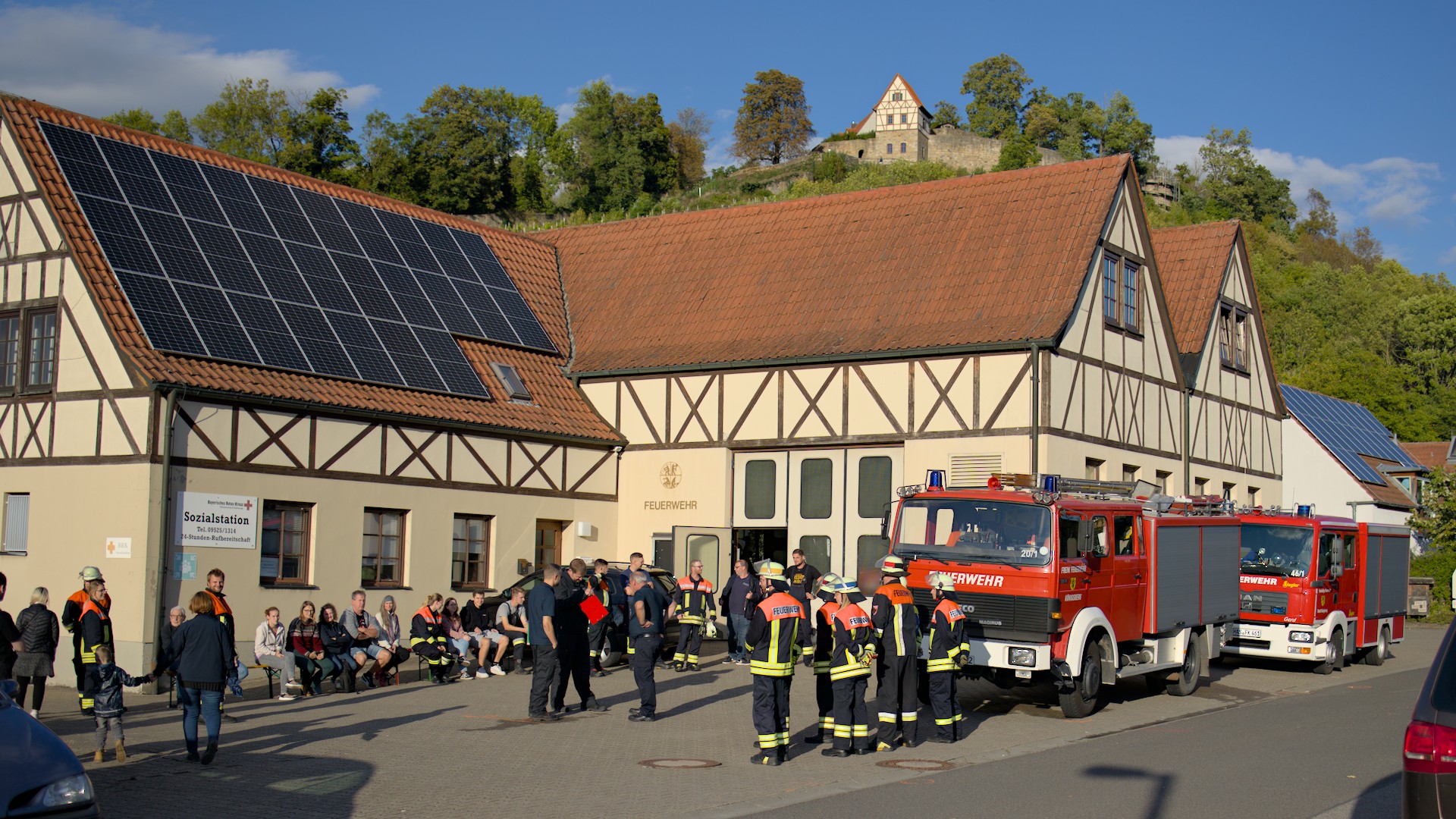 Prüfung vor dem Feuerwehrhaus Prüfung vor dem Feuerwehrhaus