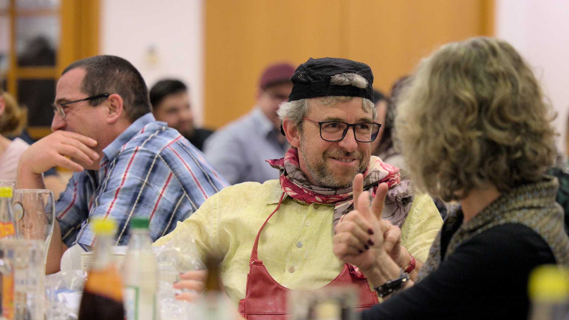 glückliche Gewinner bei der Tombola glückliche Gewinner bei der Tombola