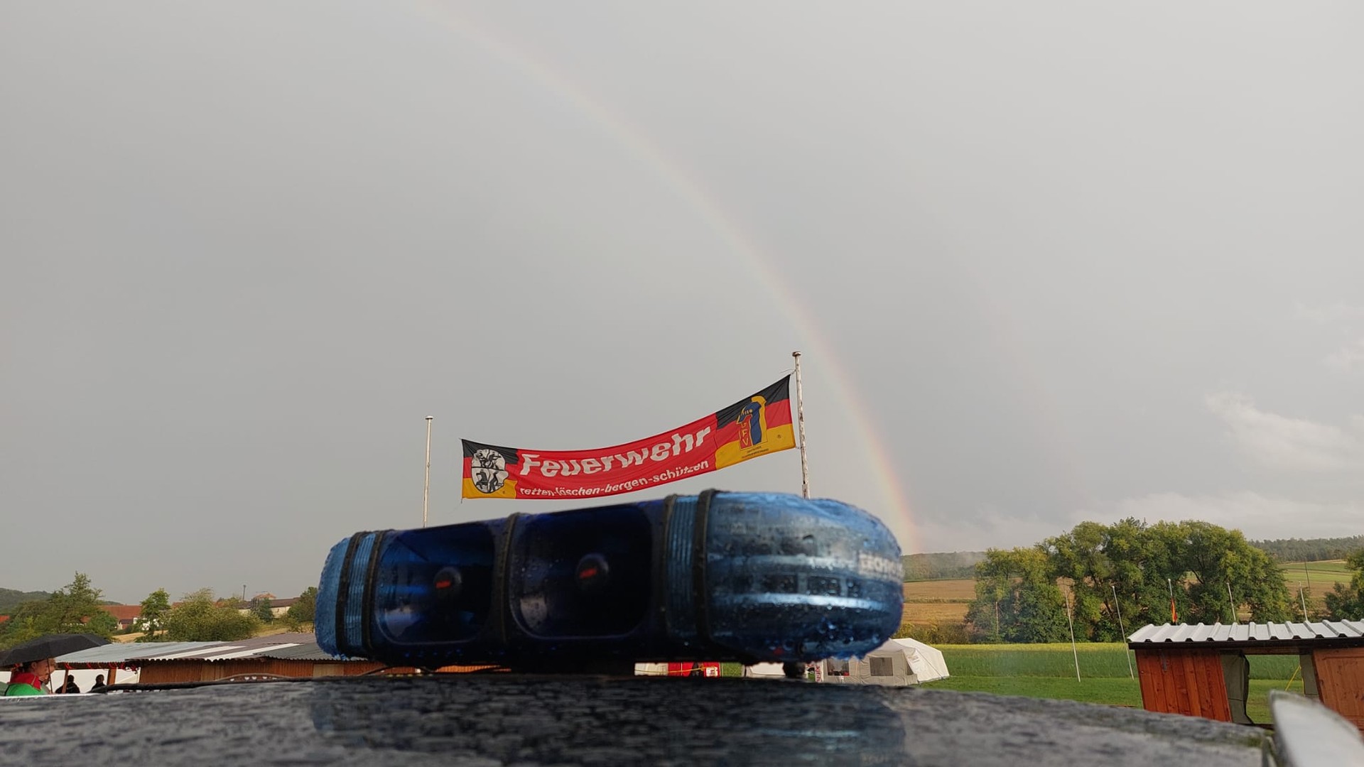 Regenbogen über Zeltplatz Regenbogen über Zeltplatz