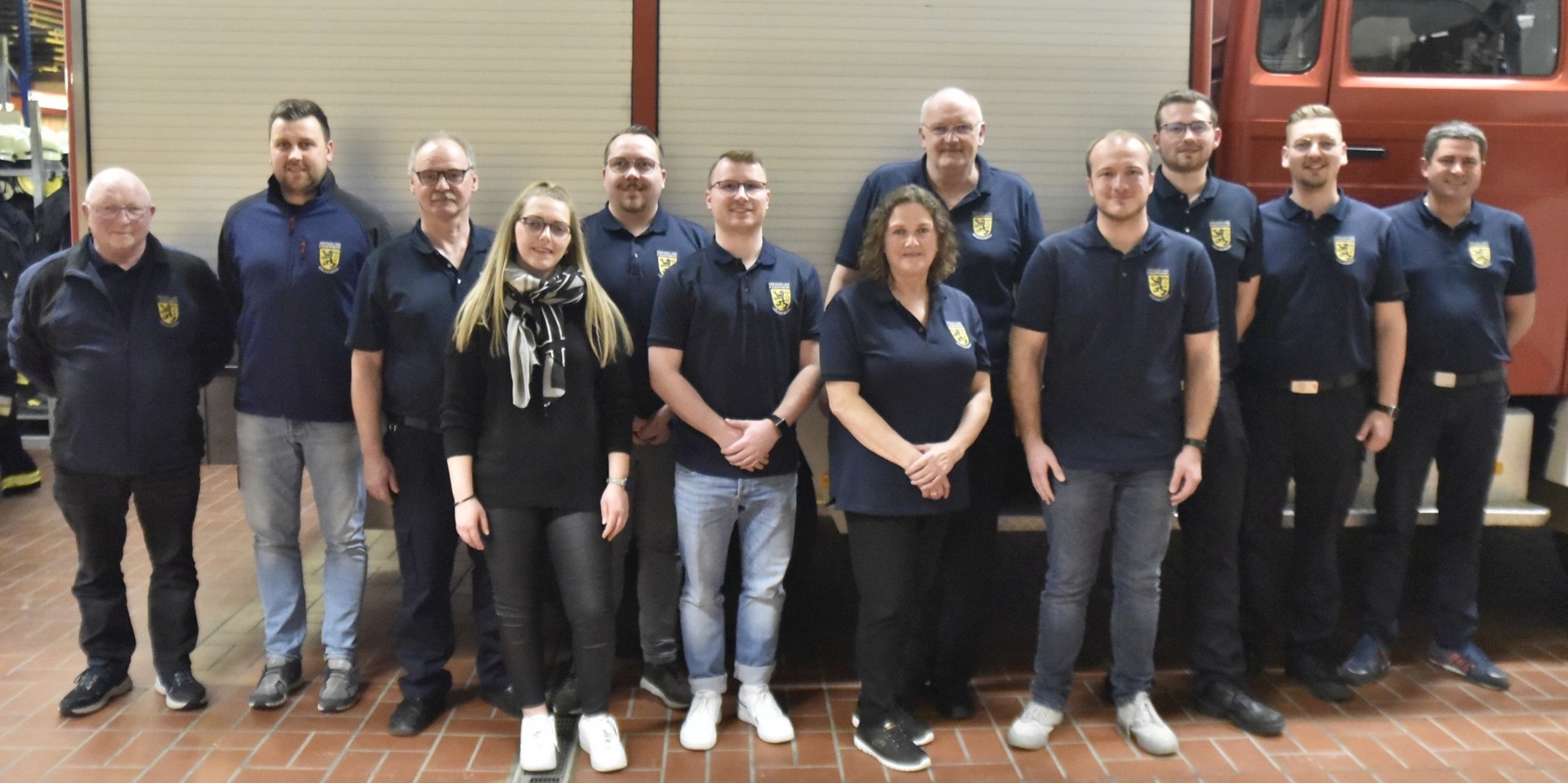 Gruppenfoto mit der alten und neuen Vorstandschaft